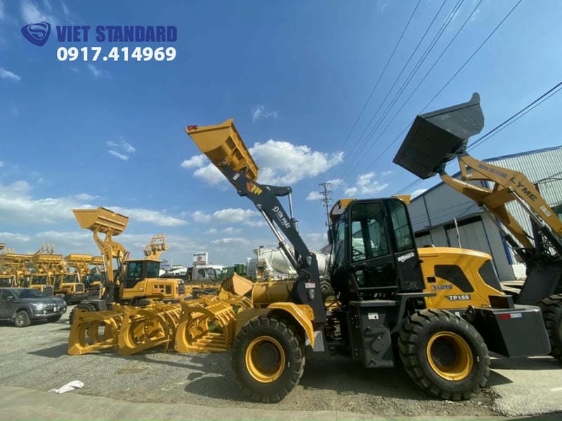 Xúc lật cần dài Tín Phát TP188