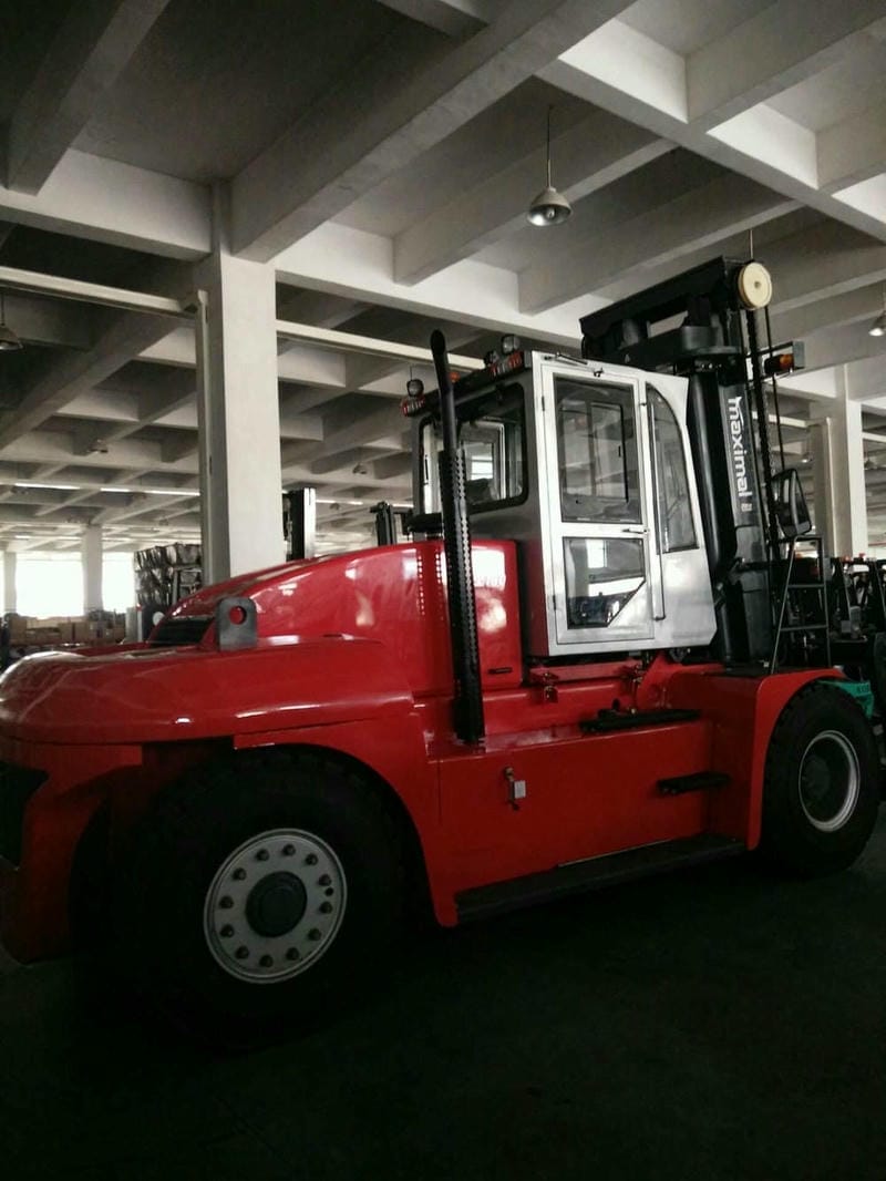 xe nâng dầu diesel Maximal