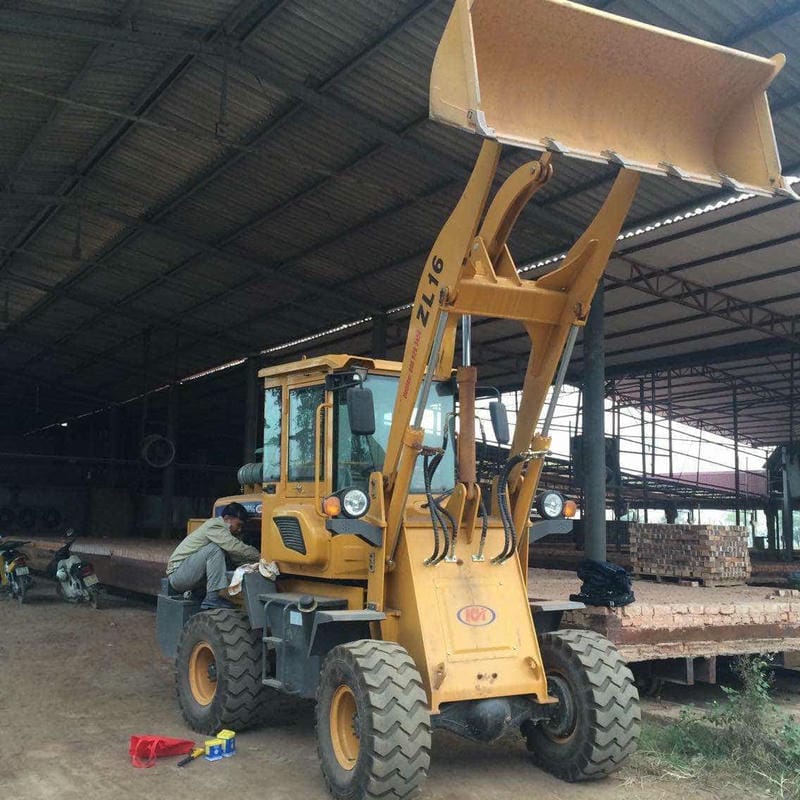 Xúc lật KangHong ZL16