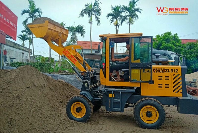 Xúc lật tín phát