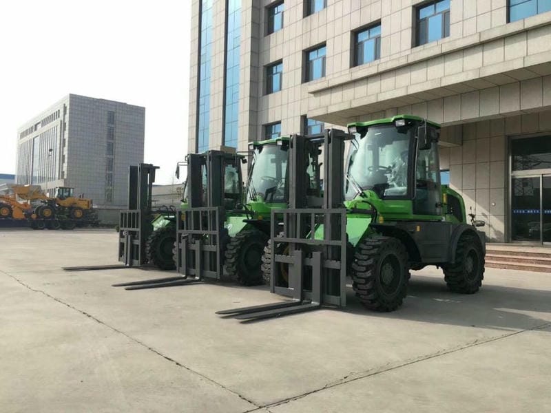 Xe nâng việt dã Rongwei CPC30