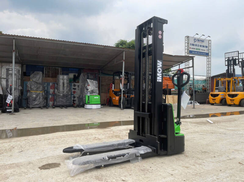 EST124 - mẫu stacker iMOW EST124 sử dụng lớp vỏ hộp bằng kim loại