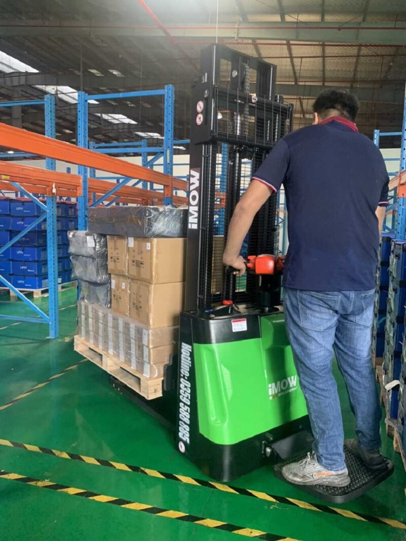 Xe-nâng-điện-stacker-esr151-1,5-tấn-3_optimized