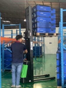 xe nang dien stacker esr151 15 tan optimized