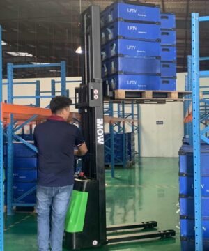 xe nang dien stacker esr151 15 tan optimized