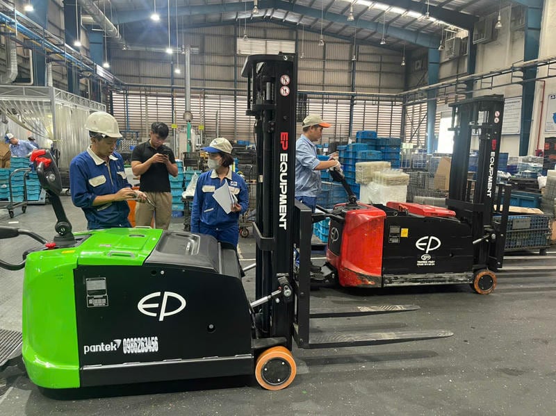 Xe Nâng Tay Điện 1.5 Tấn Stacker Rsc15
