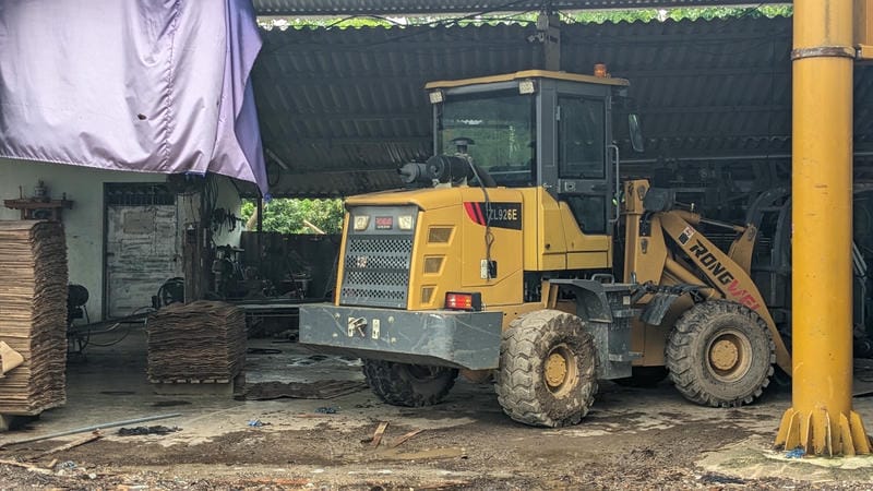 May xuc lat cu RONGWEI 926E Yen Bai