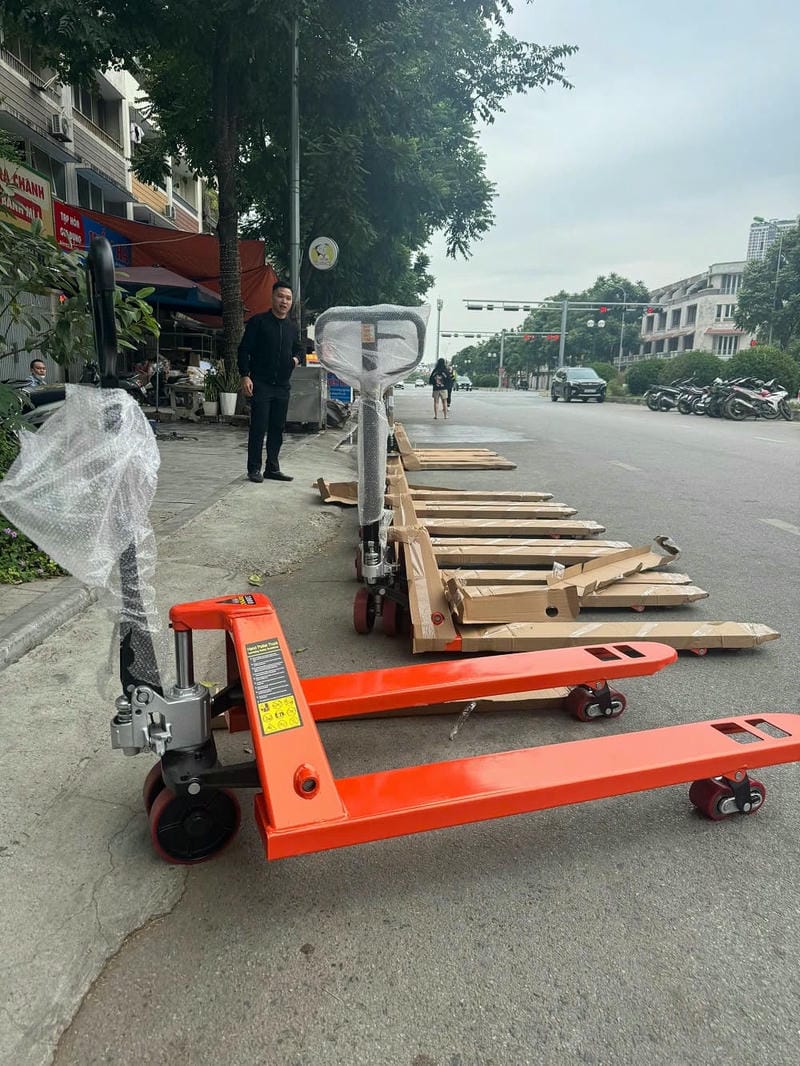 Xe Nâng Tay Thấp 35