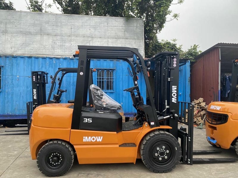 Chọn đúng xe nâng điện cần bắt đầu từ lối đi, chiều cao kệ, mặt nền
