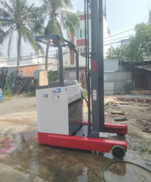 Xe Nâng Điện Nhật Bãi Giá TốtXe Nâng điện đứng Lái 3