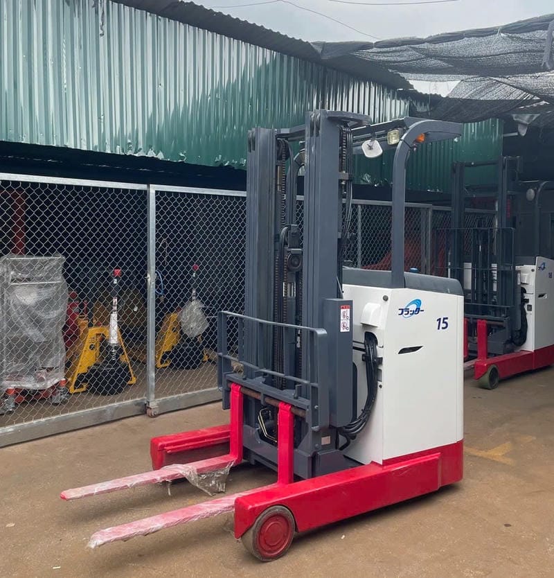 Xe Nâng điện đứng Lái