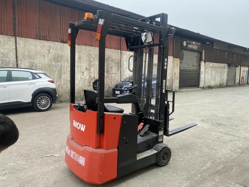 Xe Nâng Reach Truck