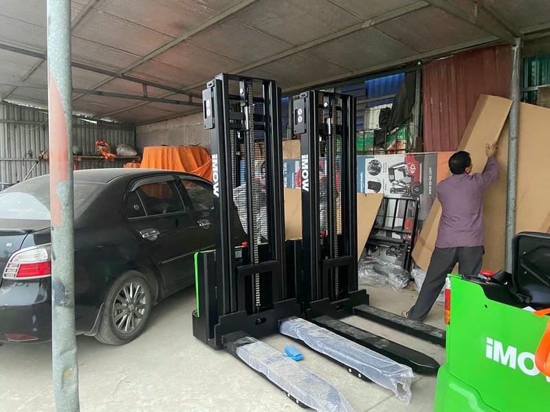 Xe Nâng Tay điện Stacker 1