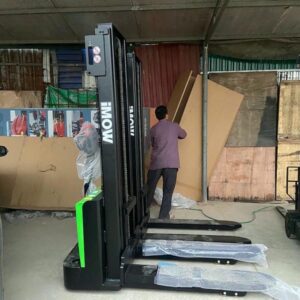 Xe Nâng Điện Tự - khách hàng tại VIETSTANDARD iMOW vẫn sử dụng