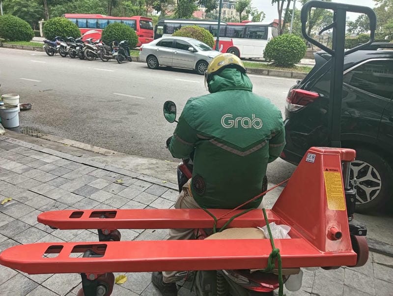Xe Nâng Tay Thấp 2025 3