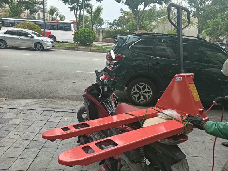 Xe Nâng Tay Thấp 2025 4