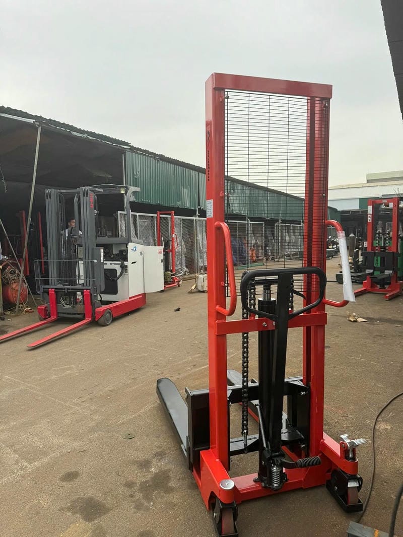 Xe Nâng Tay Cao 3m Nâng Hàng Linh Hoạt Cho Kho Xưởng