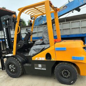 Xe Nâng Dầu 3 - kho container và khu vực nền đường không bằng phẳng