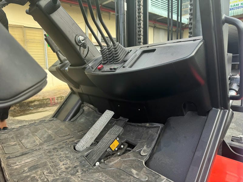 Xe Nâng điện Lithium 7 Tấn Ep 70hv 4
