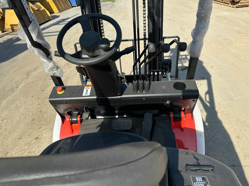 Pallet 1.2x1.2 mét trên xe nâng