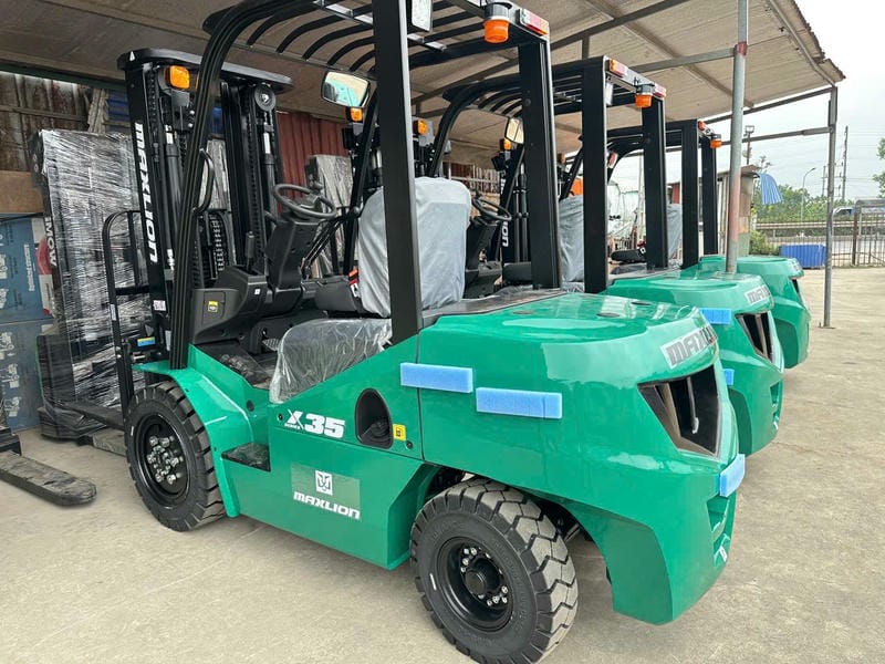 Bốc xếp pallet nặng bằng xe nâng dầu