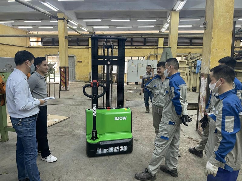 Xe Nâng điện đứng Lái Stacker Imow 1