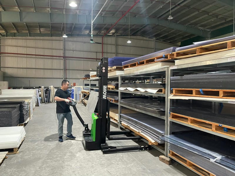 Xe Nâng điện đứng Lái Stacker Imow 10