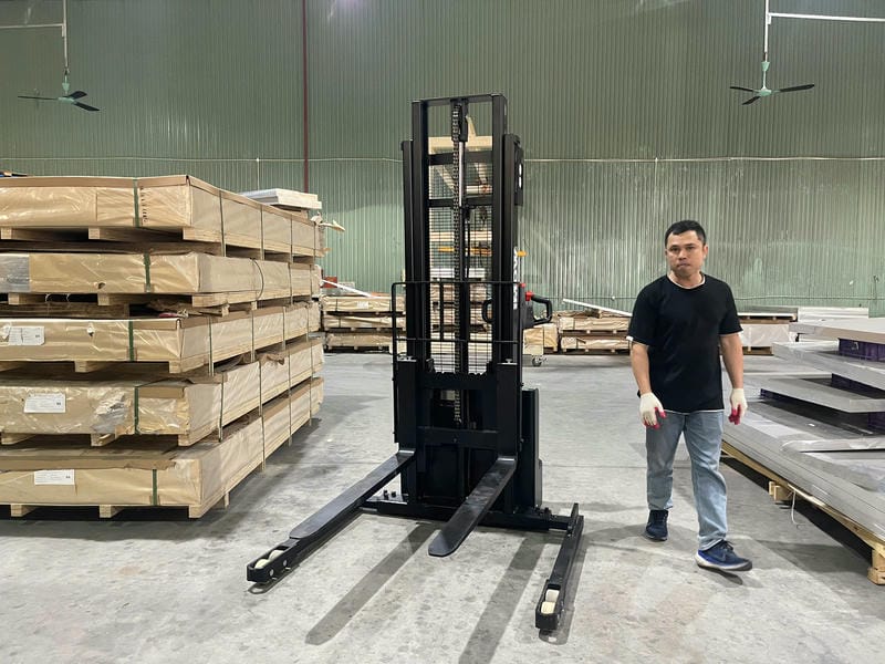 Xe Nâng điện đứng Lái Stacker Imow 12
