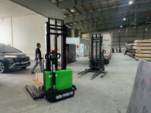 Xe Nâng điện đứng Lái Stacker Imow 13