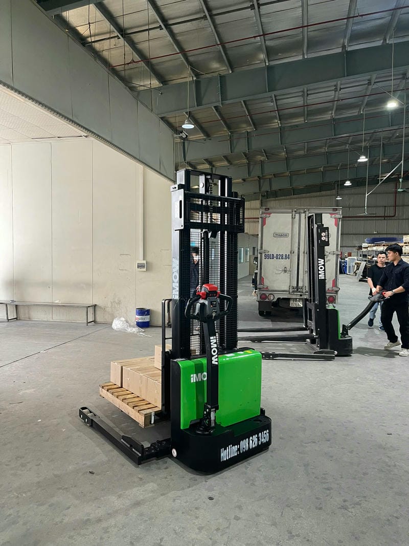 Xe Nâng Tay Điện Cao 3m Cho Kho Logistics 