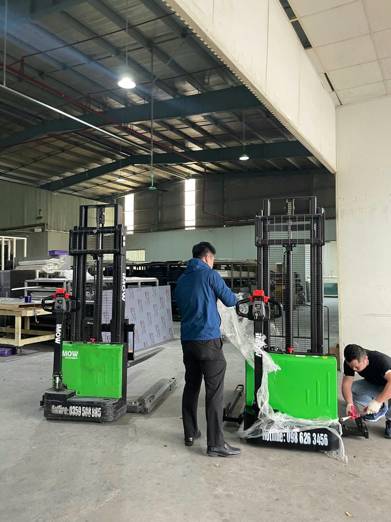 Xe Nâng điện đứng Lái Stacker Imow 18