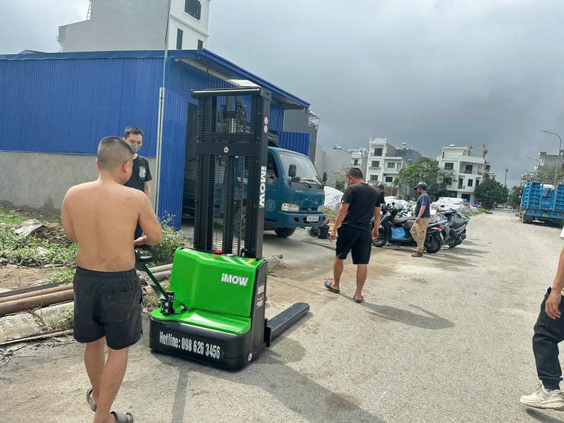 Xe Nâng điện đứng Lái Stacker Imow 4
