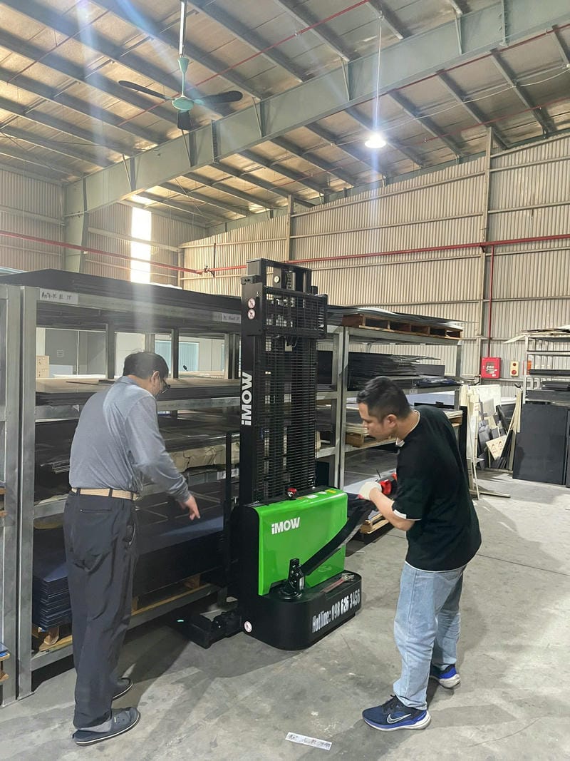 Xe Nâng điện đứng Lái Stacker Imow 8