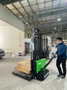 Xe Nâng điện đứng Lái Stacker Imow 9