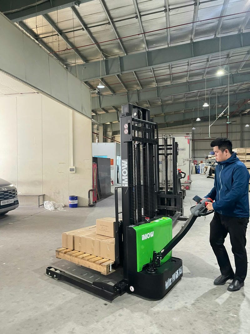 Xe Nâng điện đứng Lái Stacker Imow 9