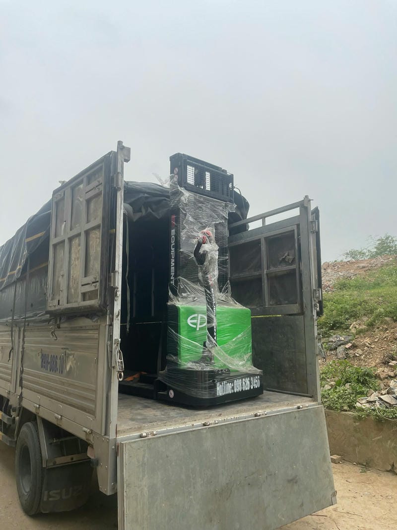Xe Nâng Tay điện Stacker 3