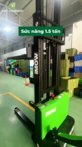 Xe nâng điện vận hành trong kho lạnh