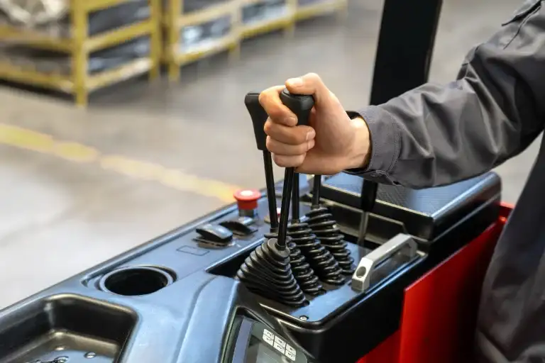 Cần Lái Xe Nâng điện Reach Truck 1.58 Tấn Cqd18s2