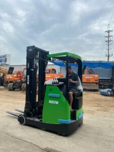 Xe Nâng điện đứng Lái Reach Truck 2