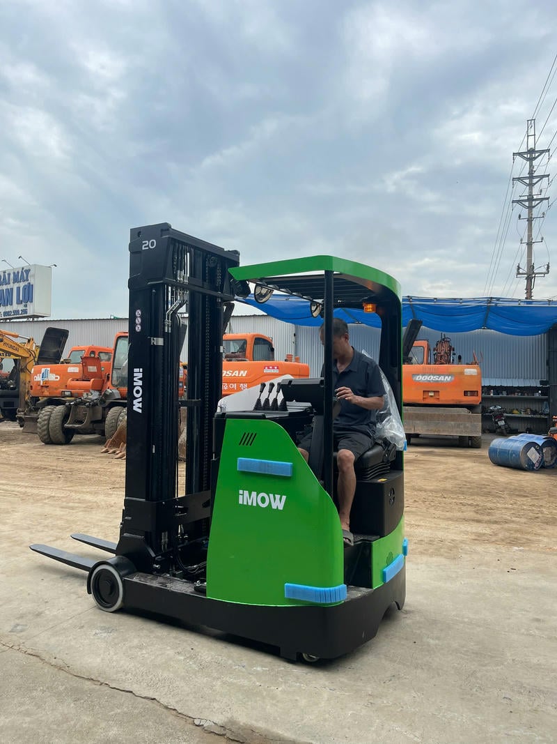 Nhóm xe này gồm pallet truck, stacker, reach truck và đối trọng đứng lái, mỗi cấu
