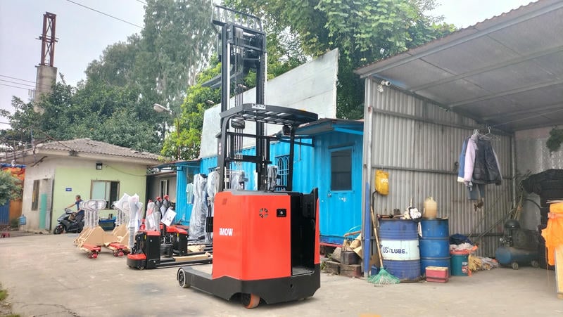 Giá Xe Nâng Điện Reach Truck 1.8 Tấn Mới Nhất