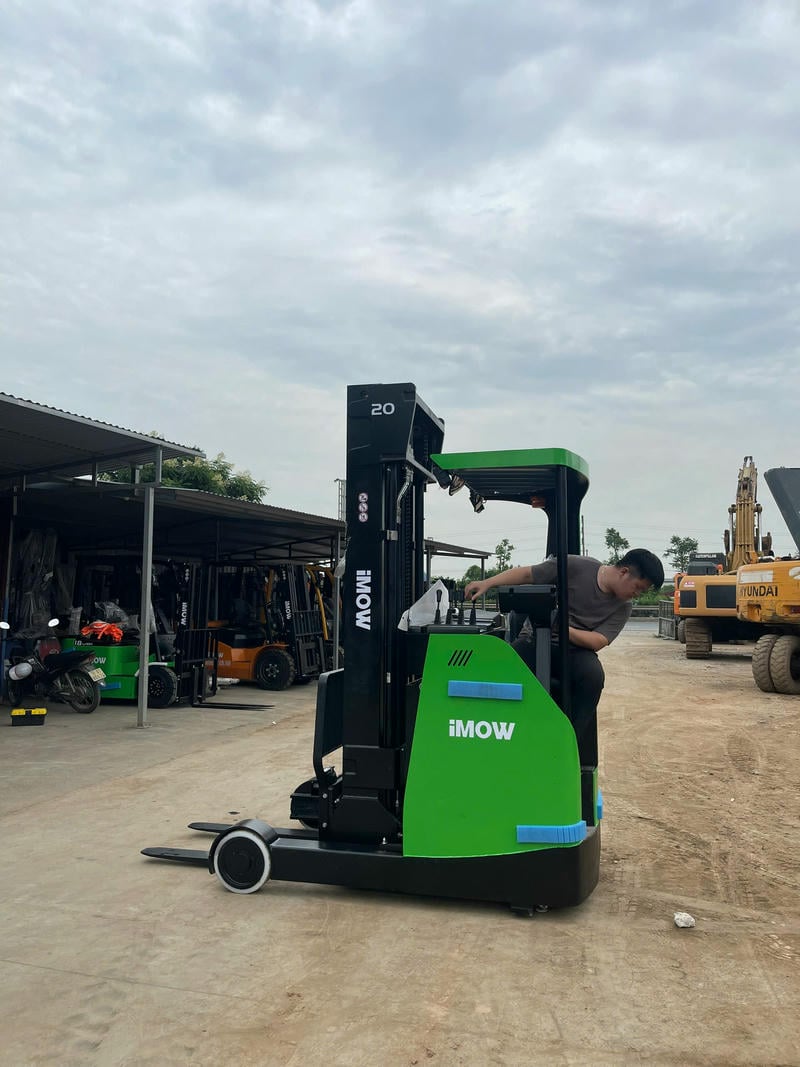 Xe Nâng điện đứng Lái Reach Truck