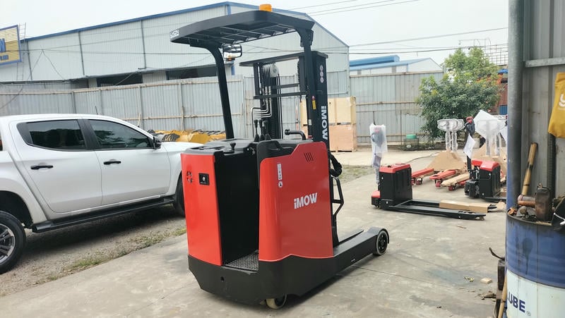 Xe Nâng điện đứng Lái Reach Truck