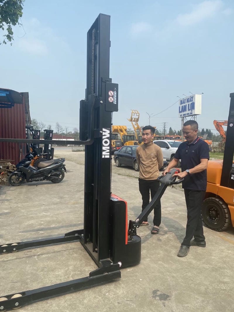 Xe Nâng điện đứng Lái Stacker 6