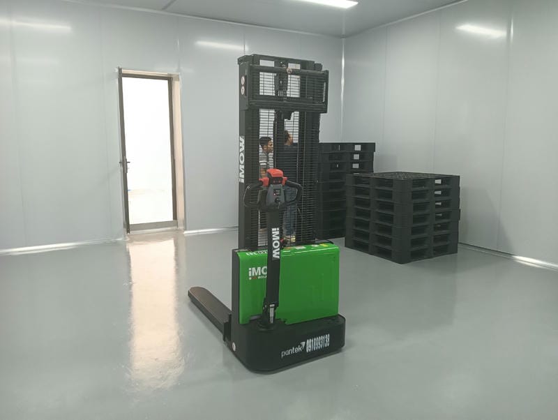 Xe Nâng Tay điện Cao Stacker 126