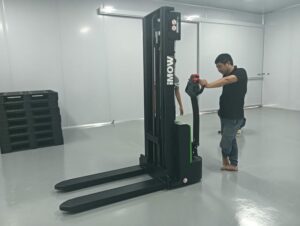 Xe Nâng Tay điện Cao Stacker 127