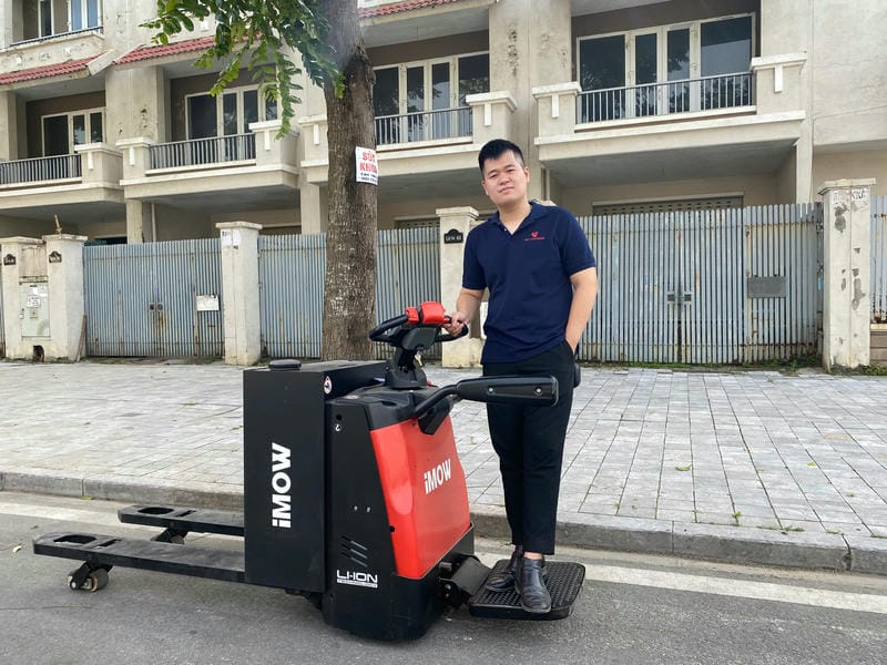 Xe Nâng Tay điện Thấp 10