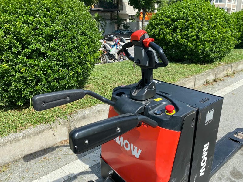 Xe nâng tay điện phù hợp khi cần giảm sức người, tăng tốc độ và ổn