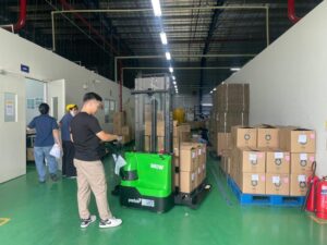 Xe Nâng điện đứng Lái 1.5 Tấn Stacker Imow 4