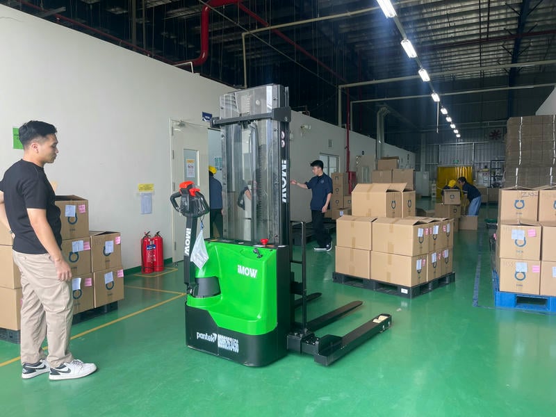 Pin lithium 48V có ưu điểm sạc nhanh hơn ắc quy chì axít